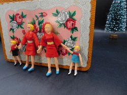 dollhouse family red a